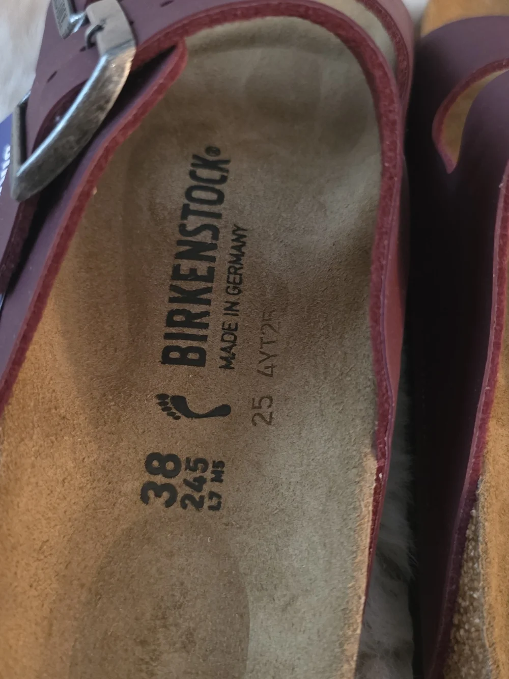 Birkenstock Men Size 5 Womwn Size 7 Arizona Sandals in Burgundy